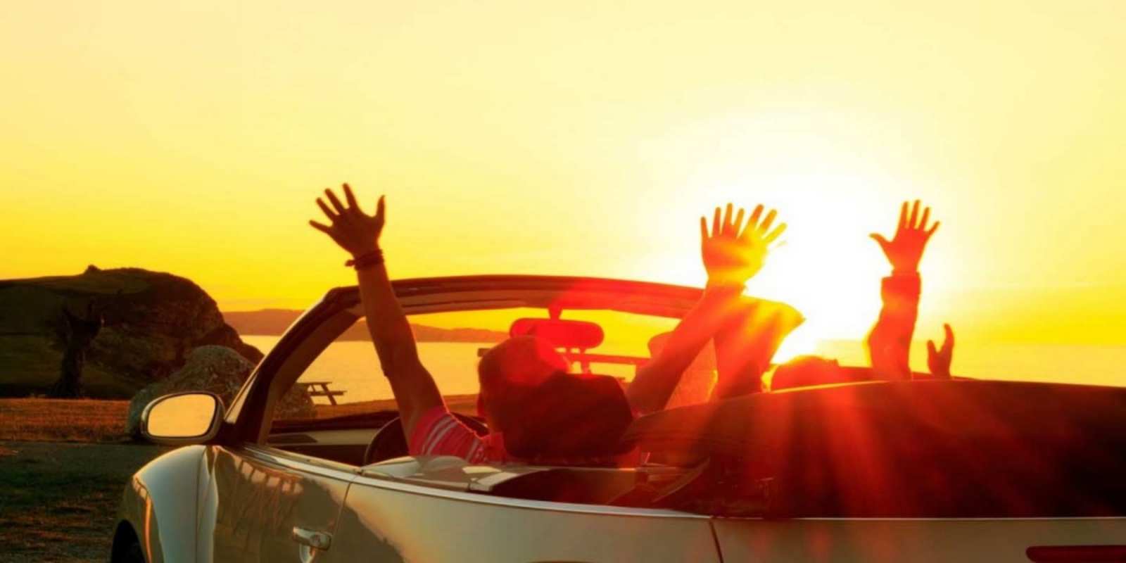 Открытка Машина со счастливыми людьми фото счастливые люди в хорошем настроении Гарного настрою 