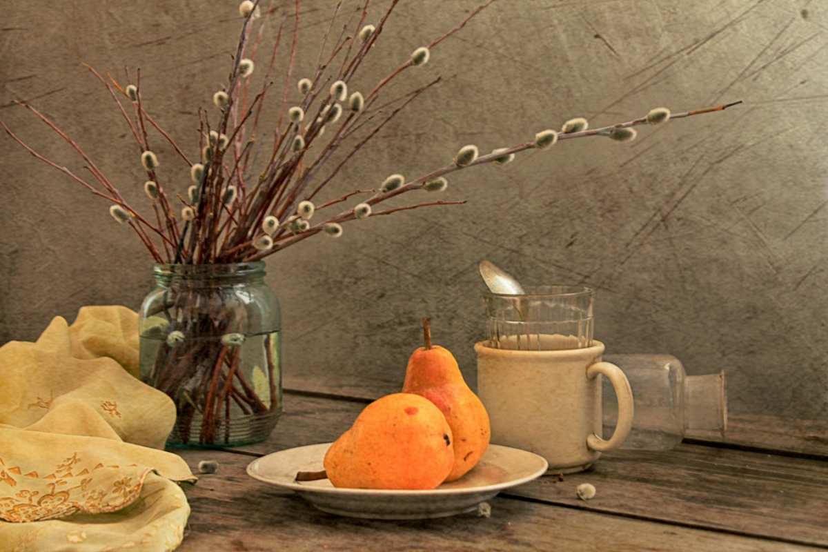 Открытка верба на столе с грушами  верба  З вербною неділею 