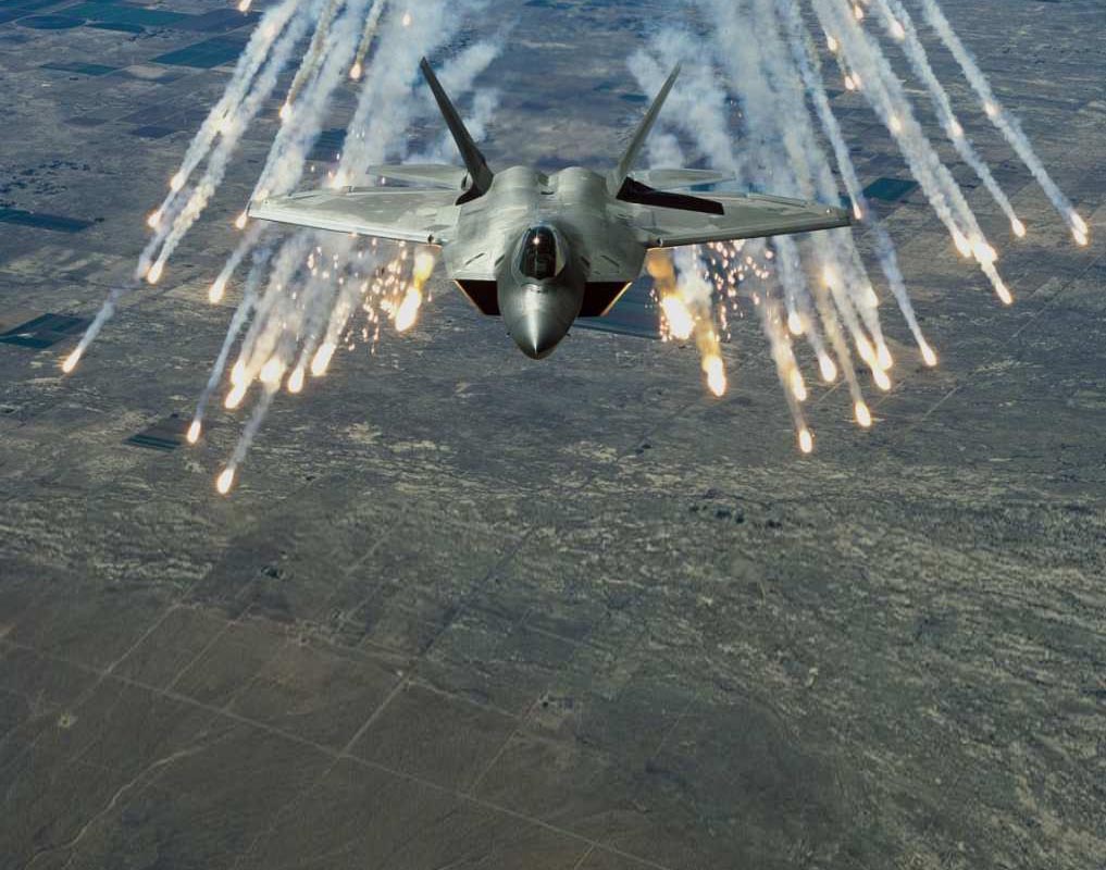 Открытка самолет выпускает тепловые ловушки  23 февраля  З днем ​​захисника України 