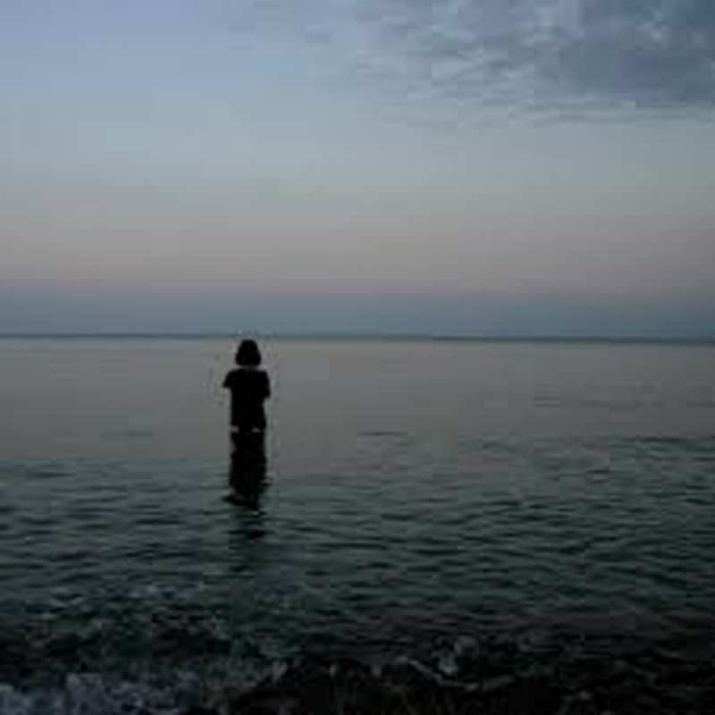 Открытка в воде  девушка  Не сумуй 