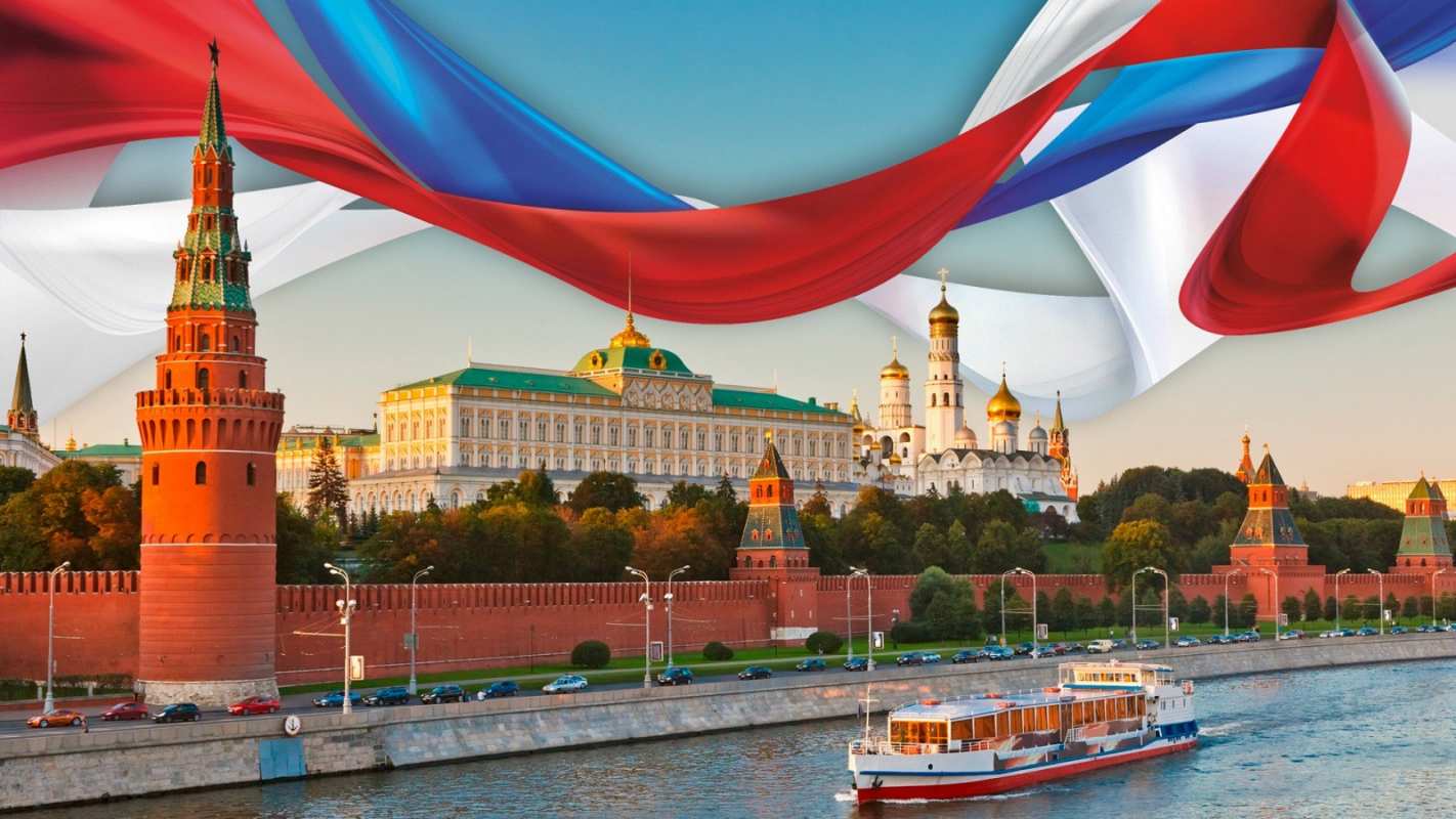 Открытка Кремль и триколор  С днем России   З Днем росії 