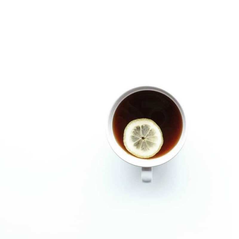 Открытка чай с лимоном на белом фоне  простая открытка  Одужуй 