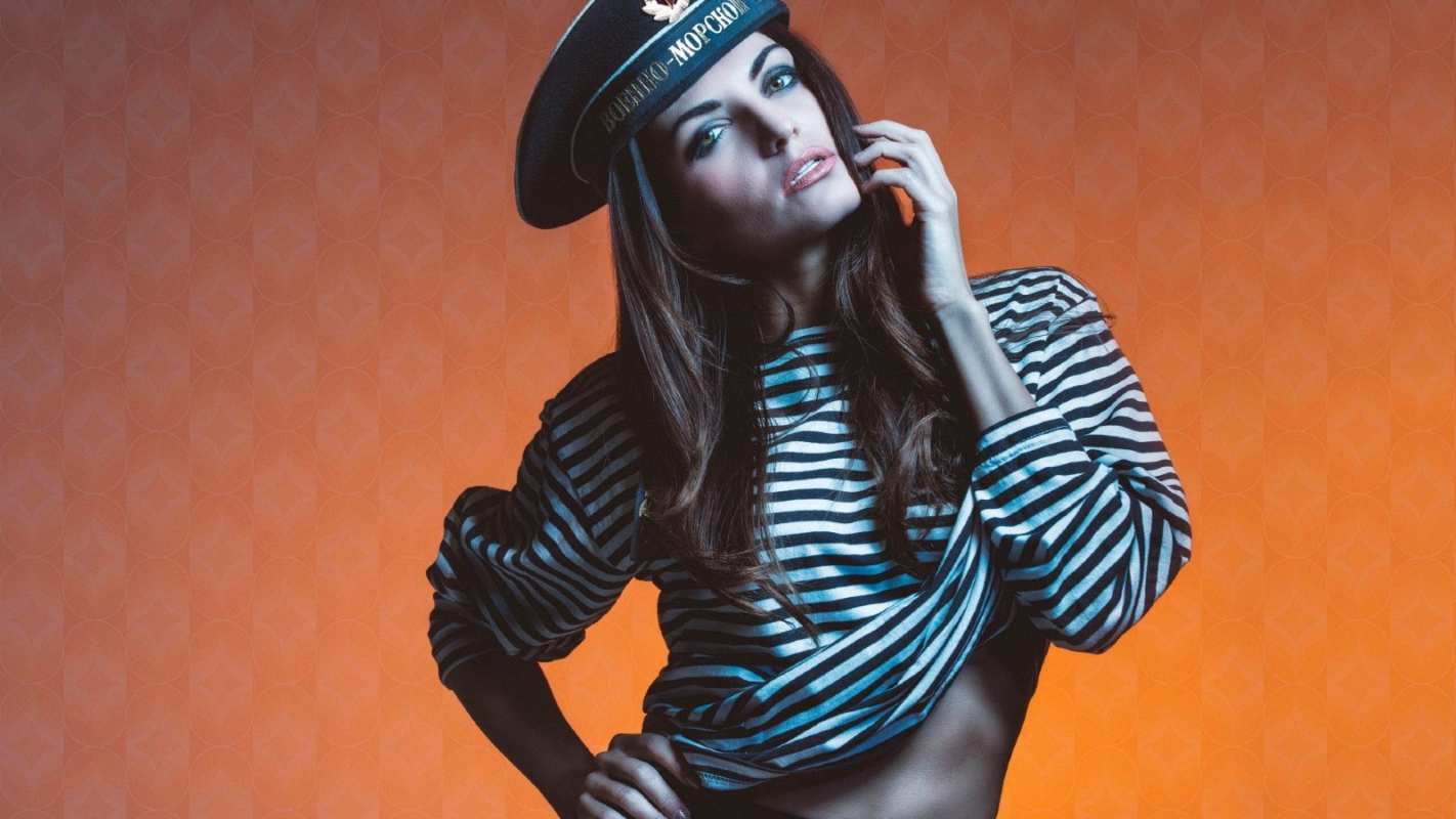 Открытка девушка в тельняшке  23 февраля  З днем ​​захисника України 