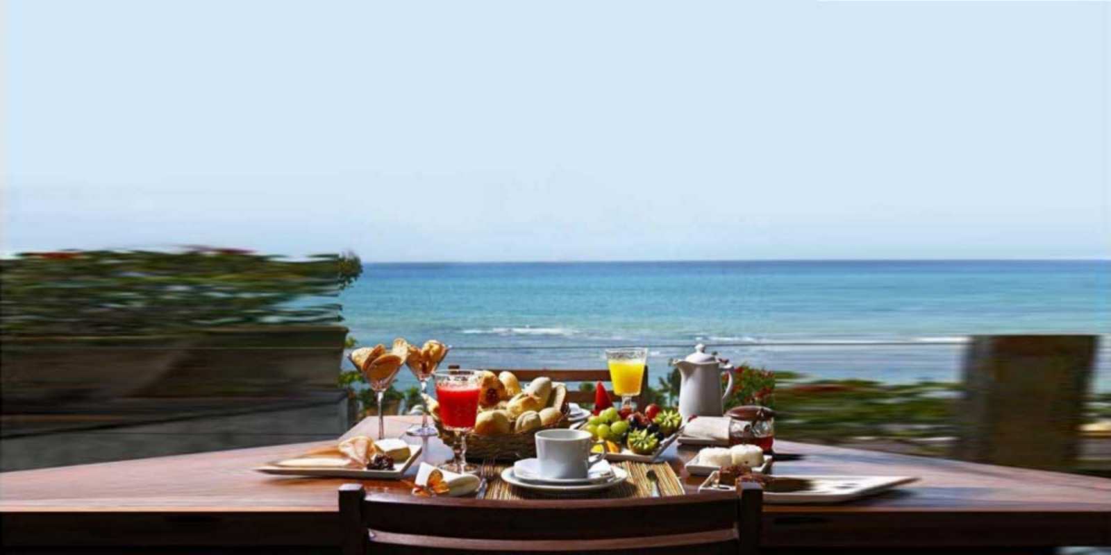 Открытка завтрак с видом на море море, завтрак  