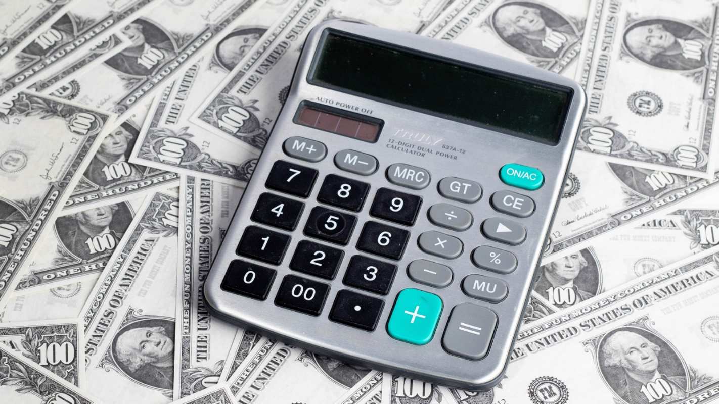 Открытка калькулятор и доллары  с днем бухгалтера  З днем ​​бухгалтера 