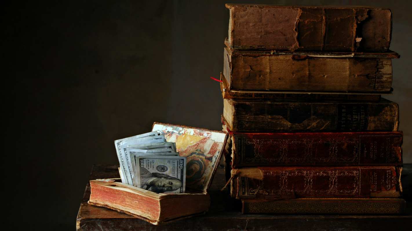 Открытка книги и доллары  с днем бухгалтера  З днем ​​бухгалтера 