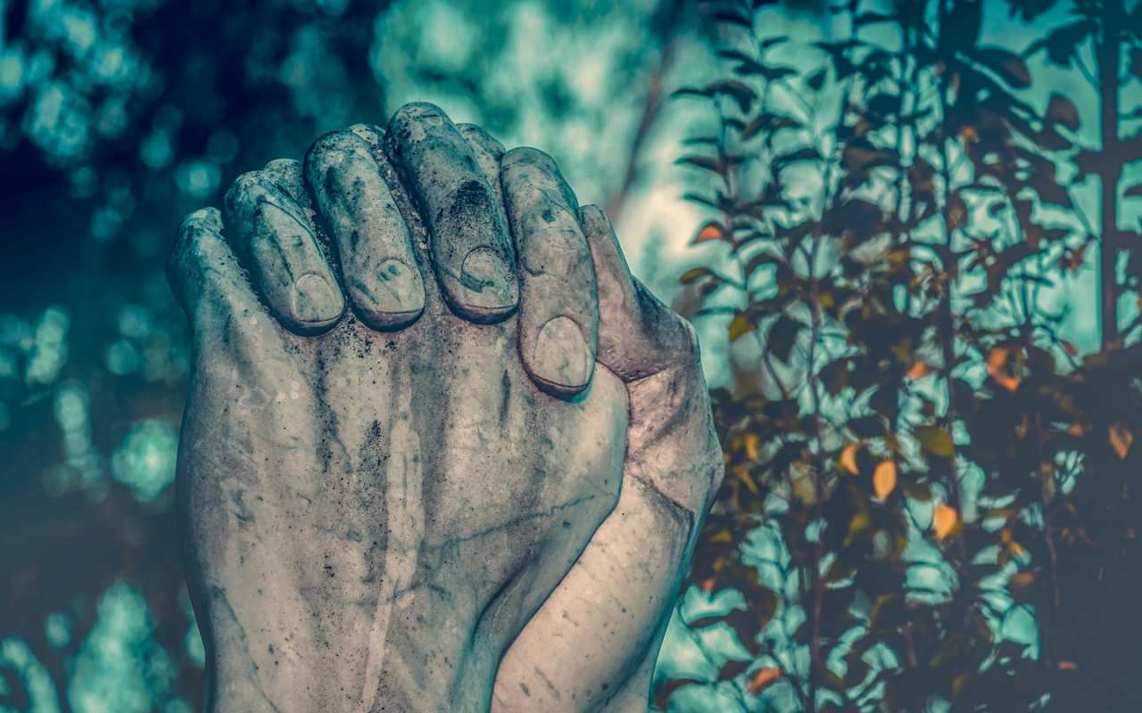 Открытка руки вместе  руки  З прощеною неділею 