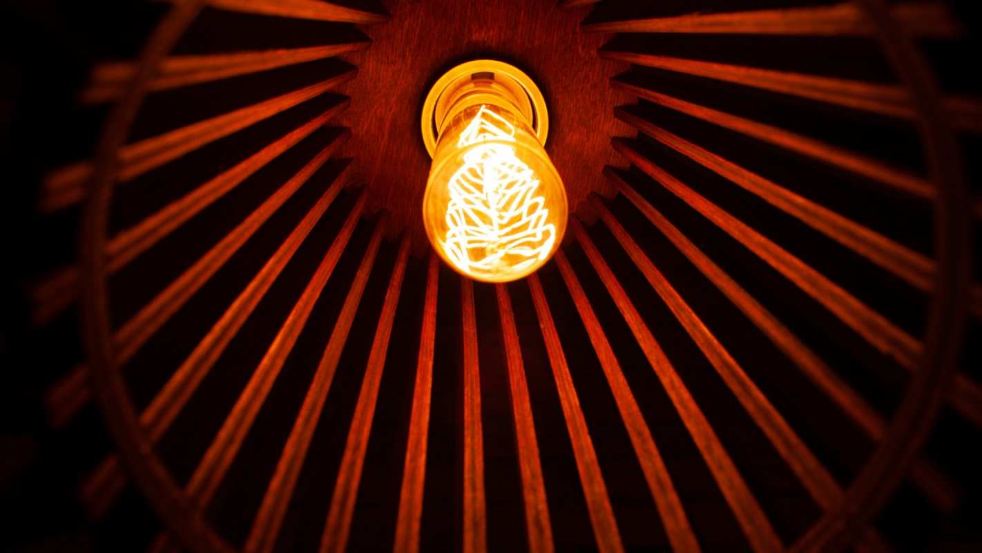 Открытка лампа в потолке  лампа  З днем ​​енергетика 