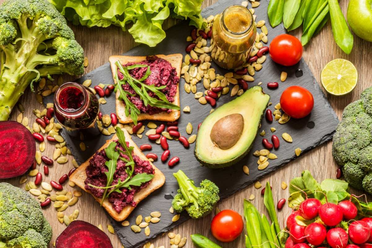 Открытка овощи и гренки  день вегана  З днем ​​вегана 