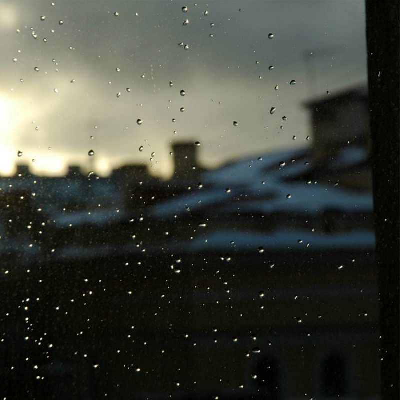 Открытка дождливо  капли на стекле  Сумую за тобою 