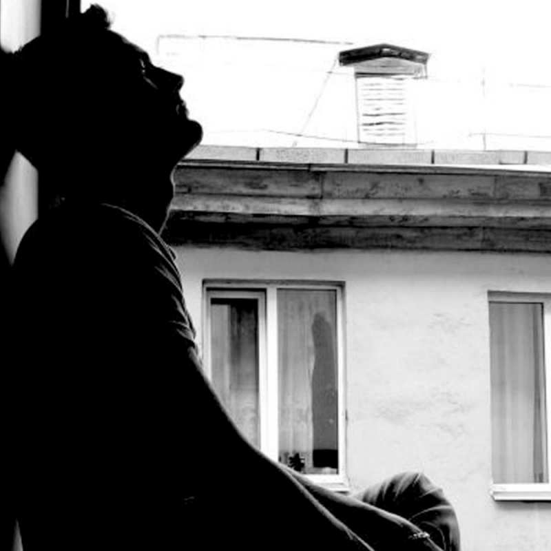 Открытка парень один  скучно ему  Сумую за тобою 