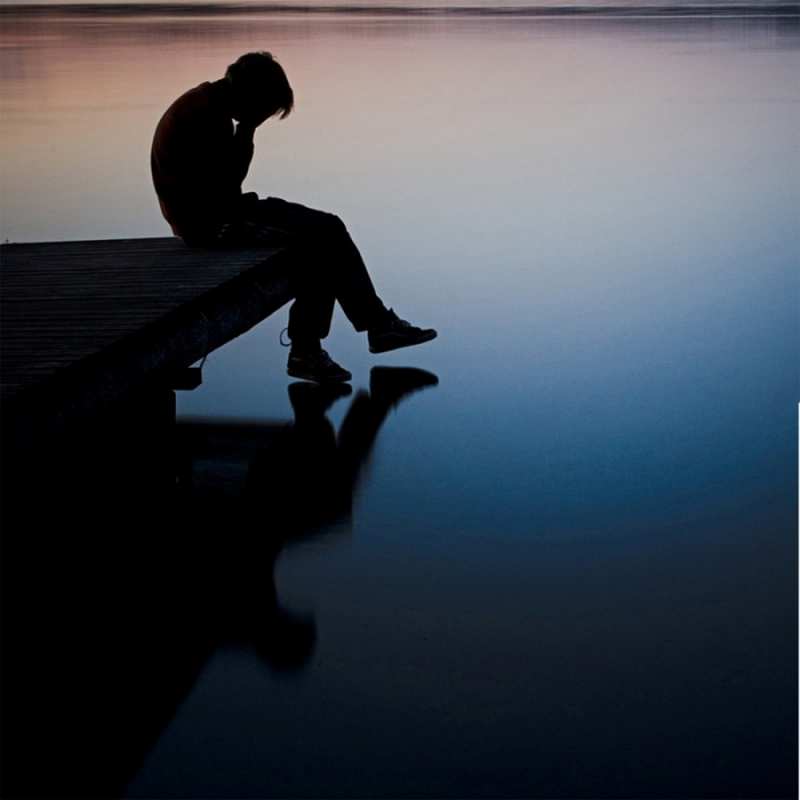 Открытка сидя на пирсе  печаль  Не сумуй 