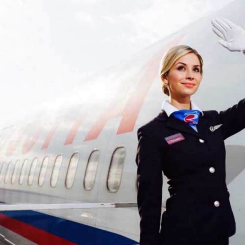 Открытка красивая стюардесса желает чудесно долететь отличного полета Щасливої ​​дороги 