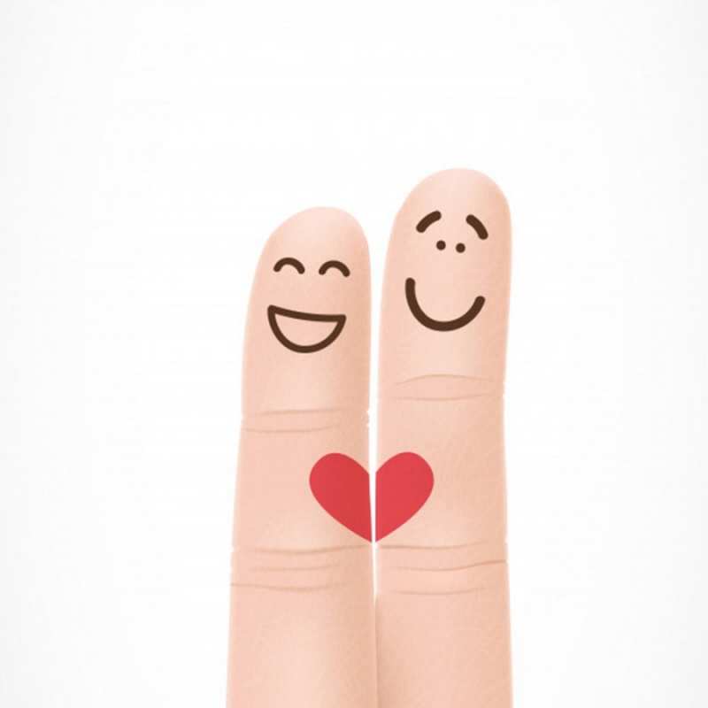 Открытка два пальца с сердечком  графика  Бажаю тобі успіху 