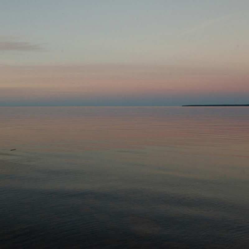 Открытка побережье  водная гладь  Не сумуй 