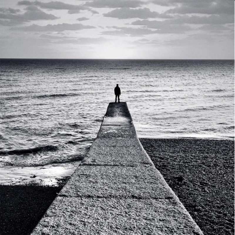 Открытка тоскливо  скучашки  Сумую за тобою 