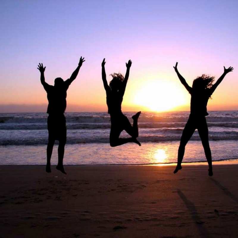 Открытка прыгаем на берегу  позитив  Я тебе кохаю 