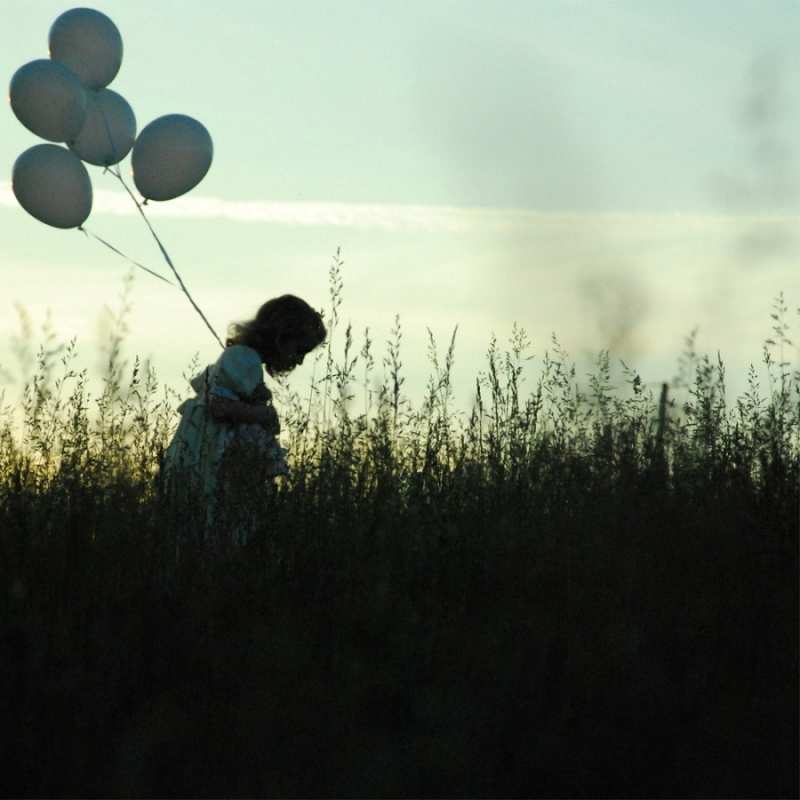 Открытка иду тут с шарами ищу тебя  приходи ко мне и давай дружить  Сумую за тобою 