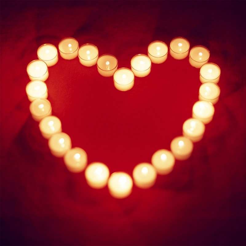 Открытка свечки в форме сердца  красота на красном фоне  Я тебе кохаю 