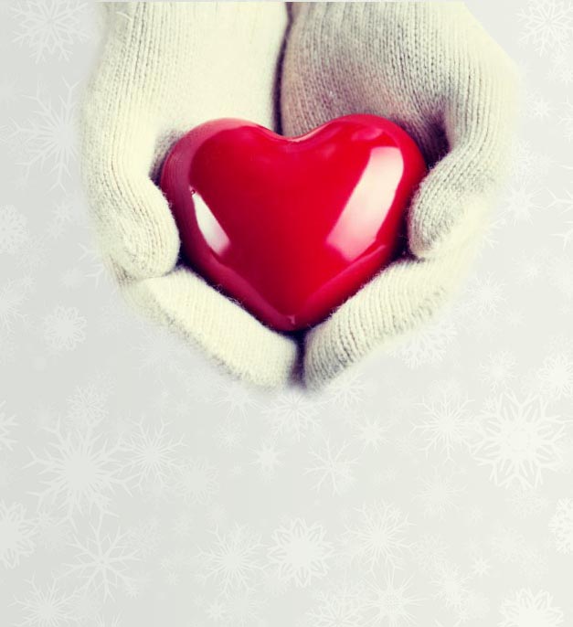 Открытка согреваем сердце  сердечко в руках, варежки  Я тебе кохаю 